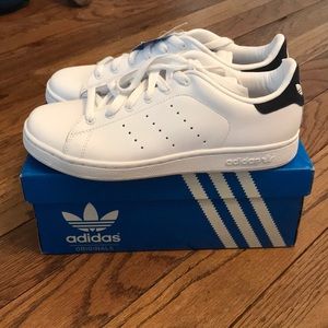 Stan Smith Adidas shoes M: 5.5 & W: 6.5 per adidas